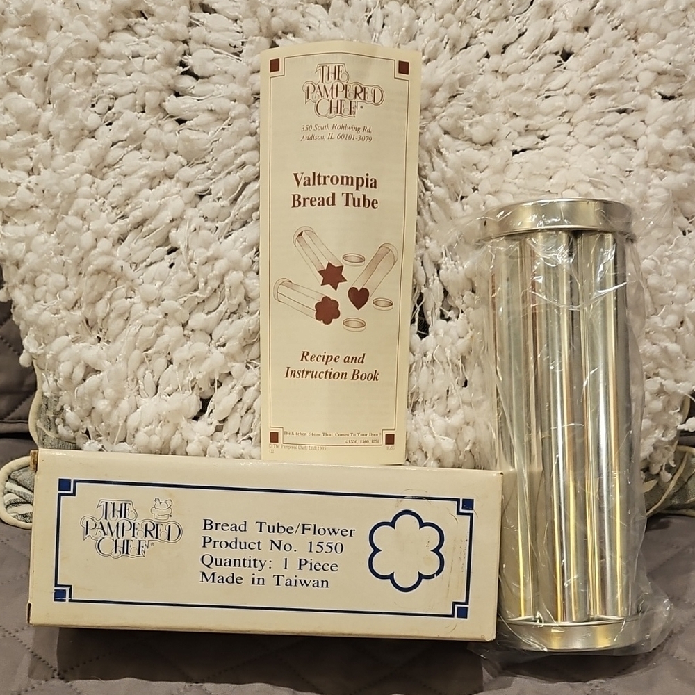 Vintage The Pampered Chef Silver Flower Bread Tube